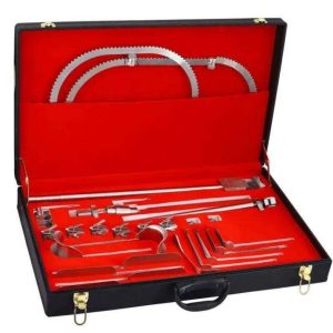 Surgical retractor kit
